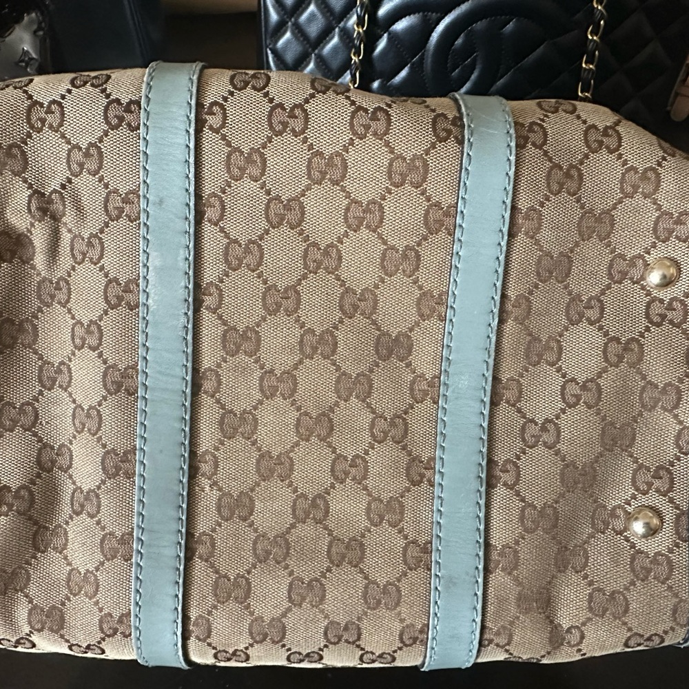 Authentic Gucci - Picture 2 of 4